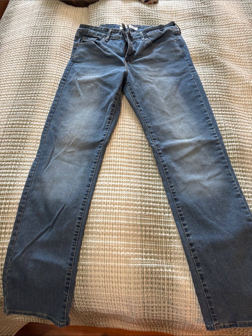 Levi's Women's Straight Leg Jeans in Light Blue Wash